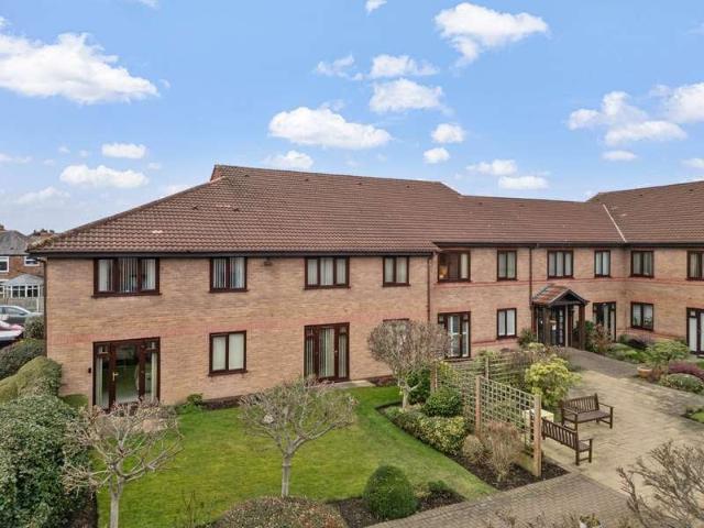 Flat for sale in Grappenhall, Warrington