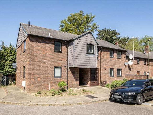Flat for sale in New Barnet, Greater London