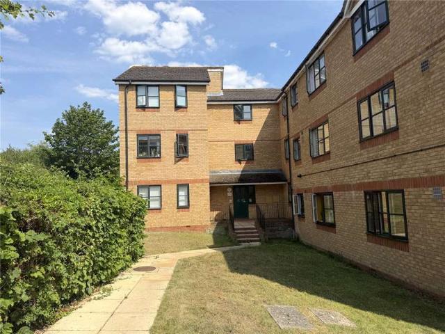 Flat for sale in Slough