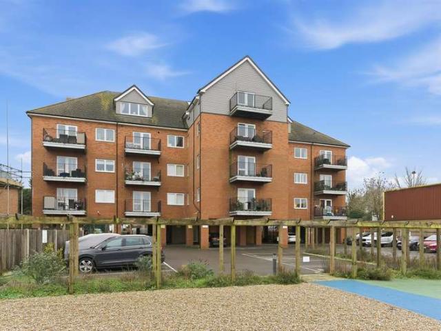 Flat for sale in Bourne Vale, Kent