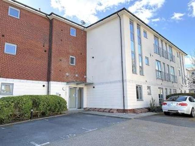 Flat for sale in Rosherville, Gravesham