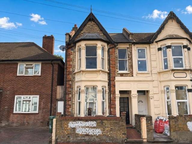 Flat for sale in London Borough of Waltham Forest, Greater London