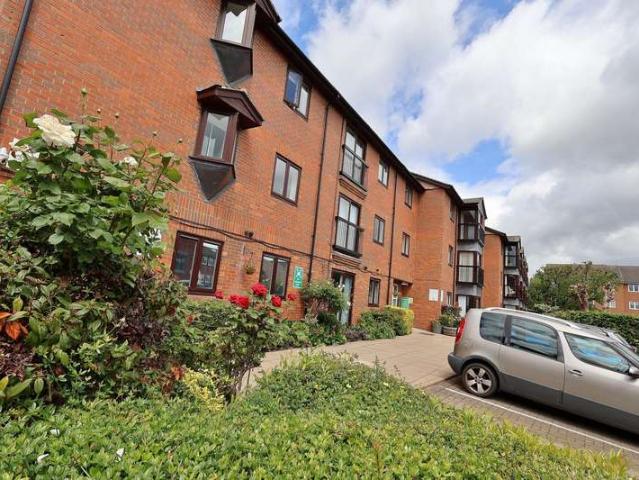 Flat for sale in Hitchin, North Hertfordshire