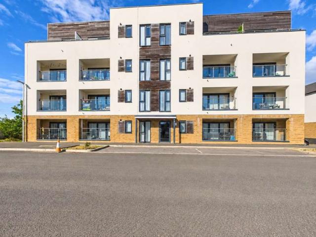 Flat for sale in Locking Parklands, Locking
