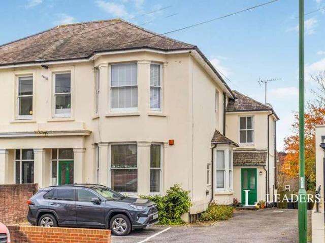 Flat for sale in Perryfields, West Sussex