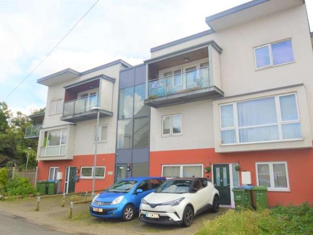 Flat for sale in Thamesmead, Greater London