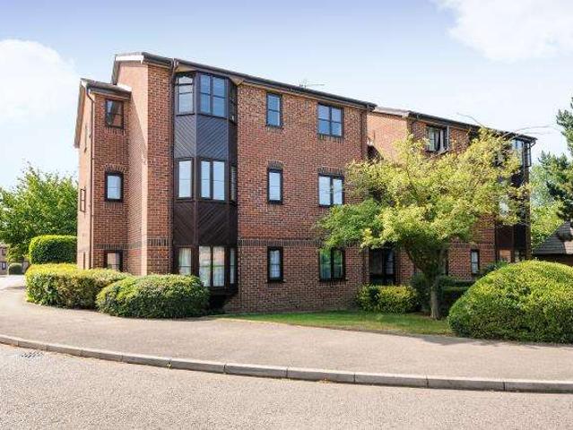 Flat for sale in Walton, Aylesbury