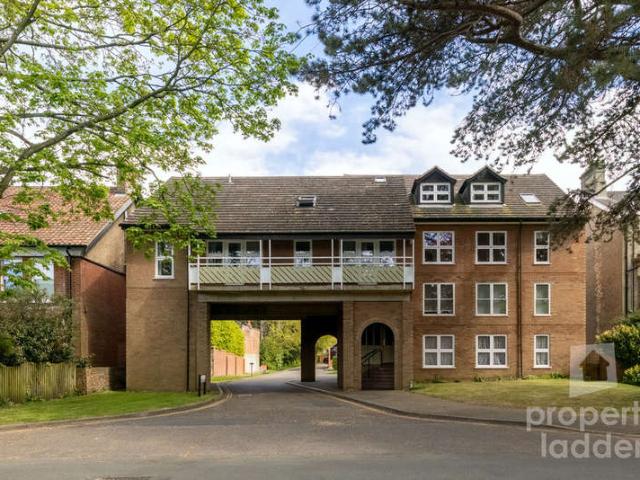 Flat for sale in Eaton Rise, East Bank