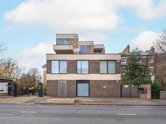 Flat for sale in Horn Park, Cat Hill