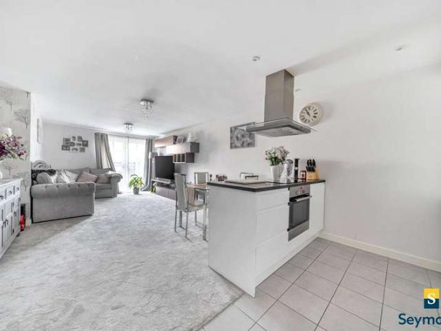 Flat for sale in Woodbridge Hill, Westborough
