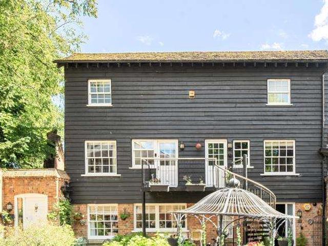 Flat for sale in Southcourt, Aylesbury