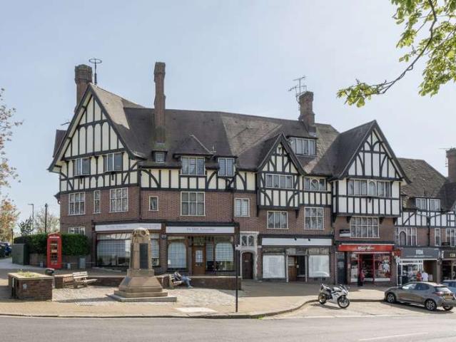 Flat for sale in Pinner, Greater London