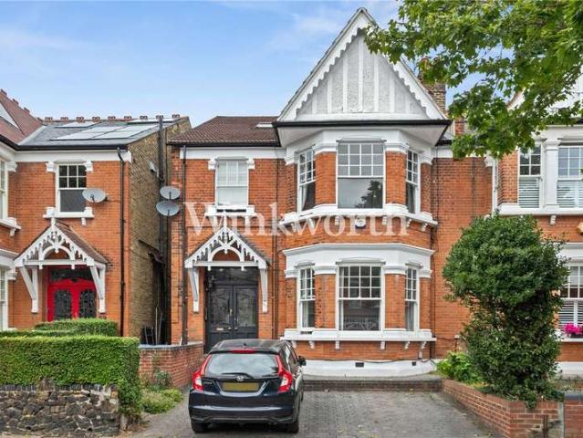Flat for sale in Palmers Green, Greater London