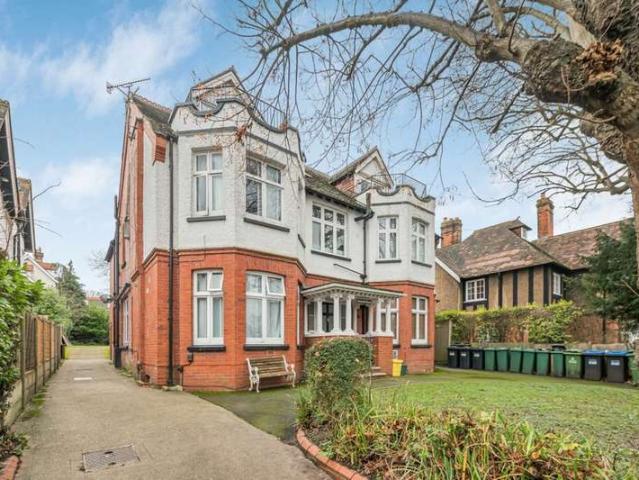 Flat for sale in Red Hill, Surrey