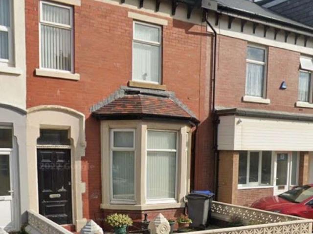 Flat for rent in Blackpool, Knowle