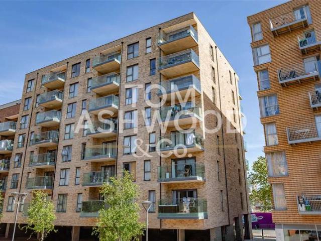 Flat for sale in Roding Riverside, Greater London