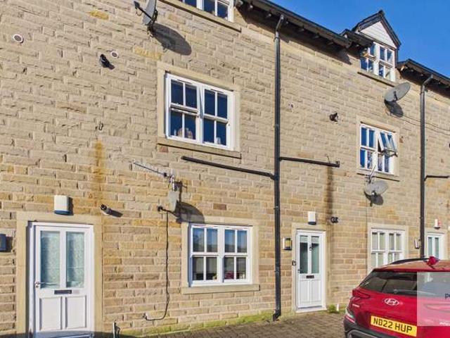 Flat for sale in Nuttall, Bury