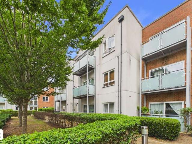 Flat for rent in Red Hill, Surrey