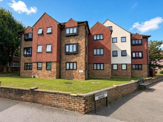 Flat for sale in Wallington, Greater London