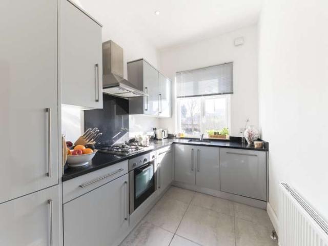 Flat for sale in Queen's Park, Greater London