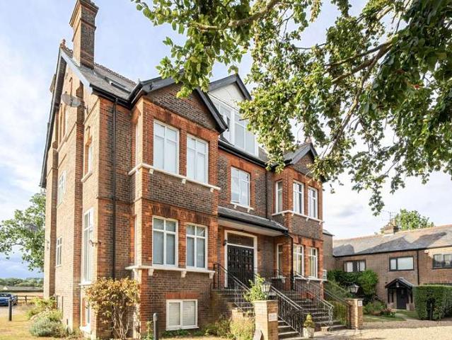 Flat for sale in Hilltop, Lye Green