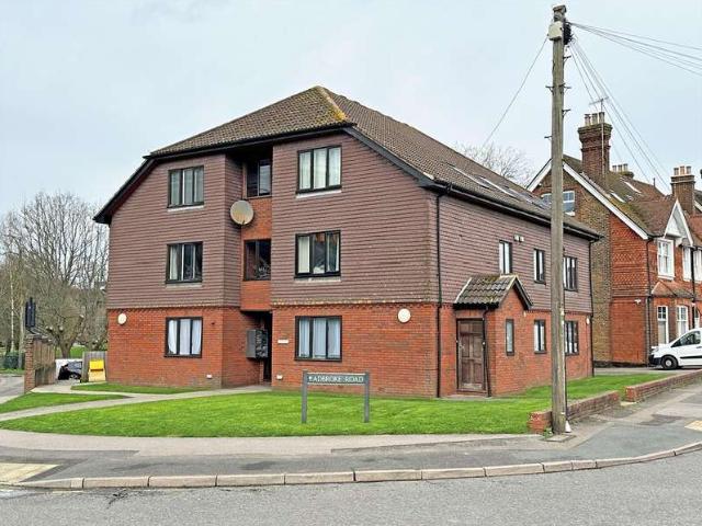 Flat for sale in Red Hill, Surrey