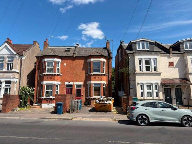 Flat for sale in Harrow On The Hill, Greater London