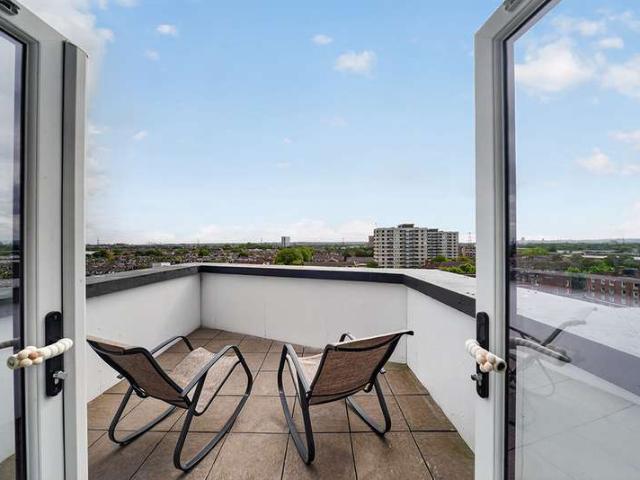 Flat for sale in London Borough of Merton, South Wimbledon