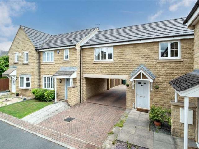 Flat for sale in Cottingley, West Yorkshire