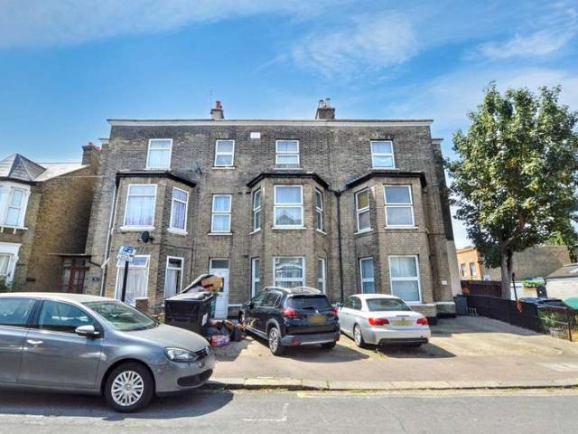 Flat for sale in Leyton, Greater London