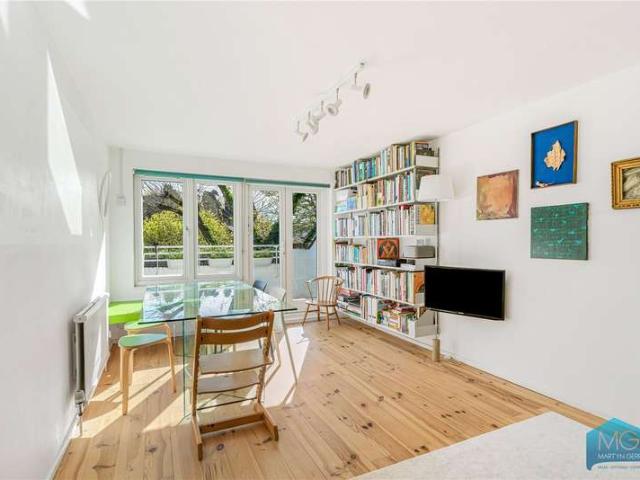 Flat for sale in Gospel Oak, Greater London