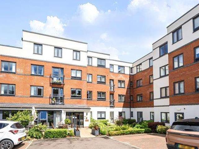 Flat for sale in Walton, Aylesbury