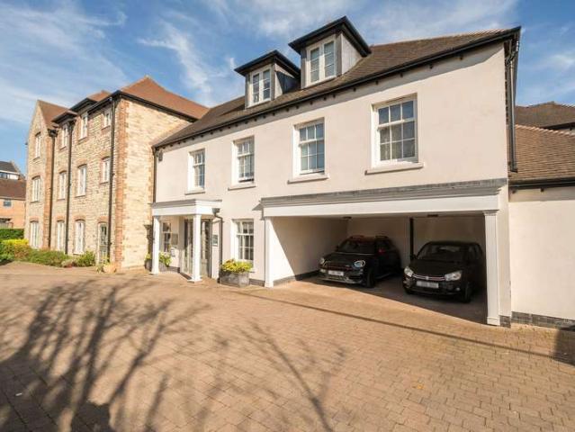 Flat for sale in Littlecote, West Sussex