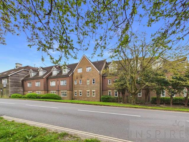 Flat for sale in Perryfields, West Sussex