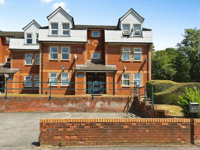 Flat for sale in Castlefield, Cressex