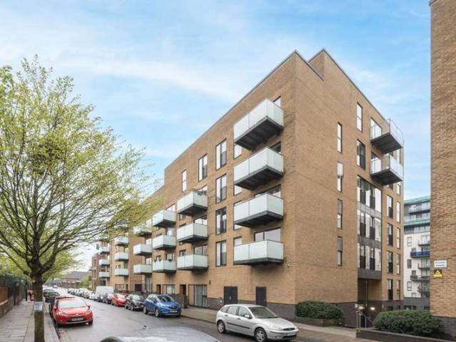 Flat for sale in Lewisham, Deptford