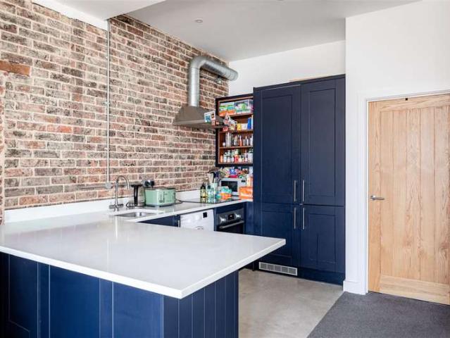 Flat for sale in Lucastes, Perryfields