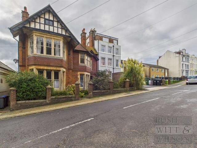 Flat for sale in West Marina, Guestling Green
