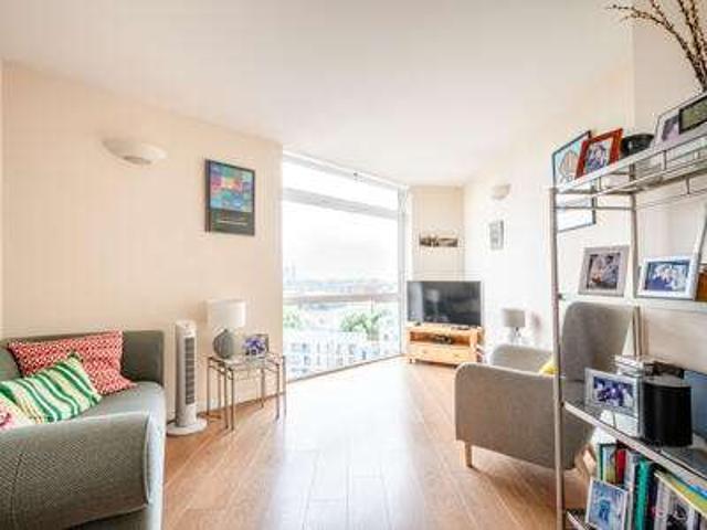 Flat for sale in South Hackney, Greater London