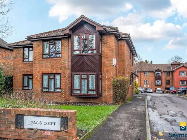 Flat for sale in Woodbridge Hill, Westborough