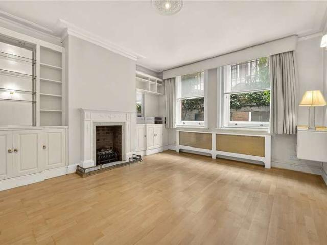 Flat for sale in East Marylebone, Mayfair