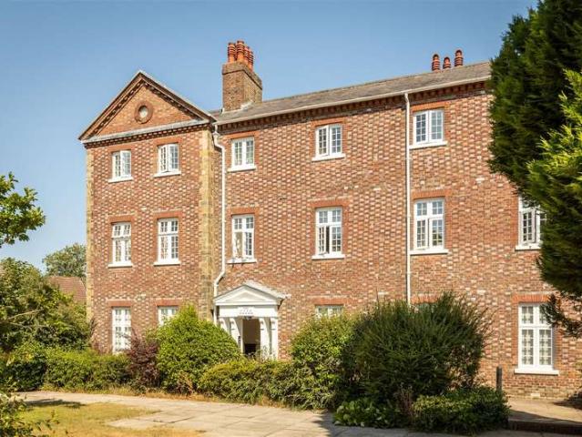 Flat for sale in Perryfields, West Sussex