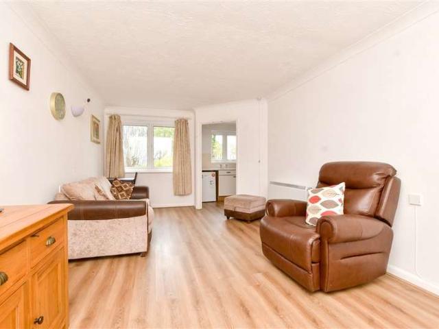 Flat for sale in Woodcote, Epsom