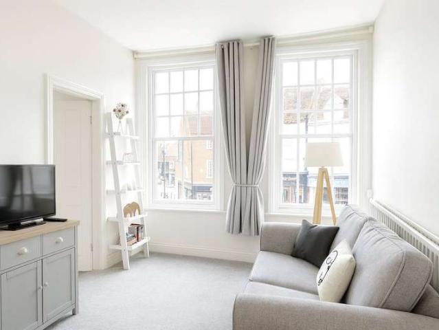 Flat for sale in Red Hill, Surrey