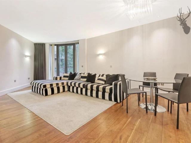 Apartment for rent in Woodford Wells, Greater London