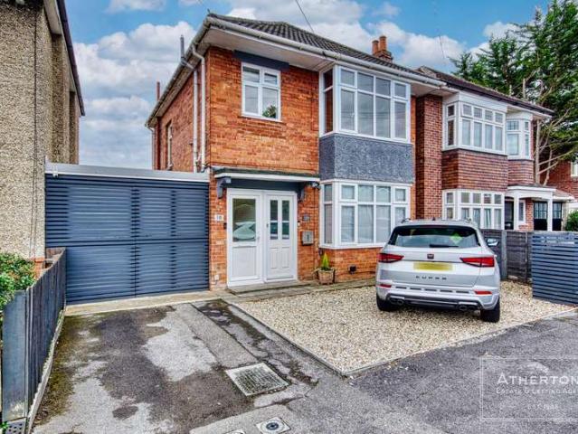 Flat for sale in Talbot Village, Bournemouth