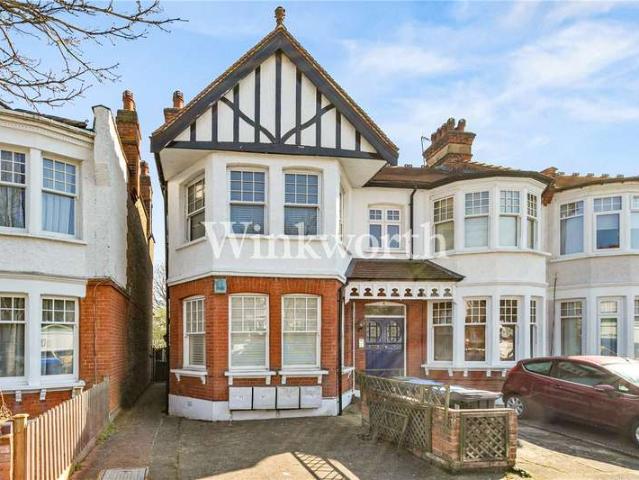 Flat for sale in Palmers Green, Greater London