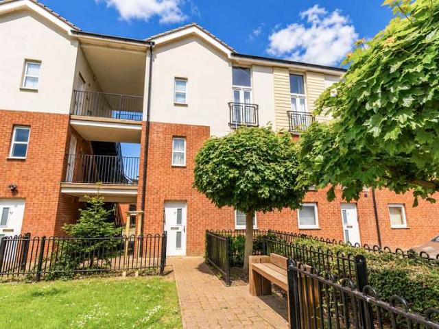 Flat for sale in Pillgwenlly, Wales