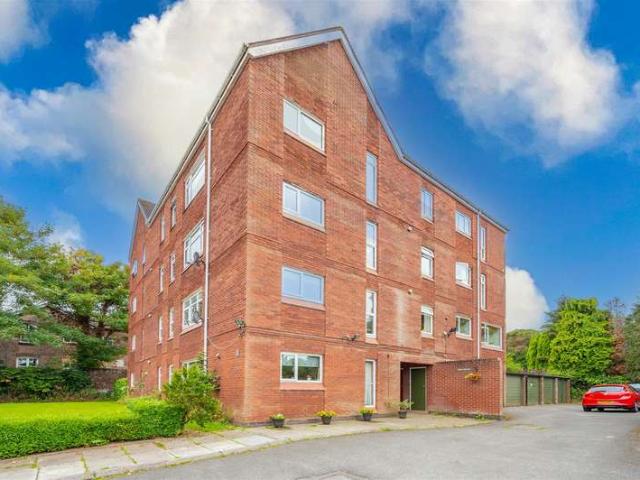 Flat for sale in St. Helens, Portico