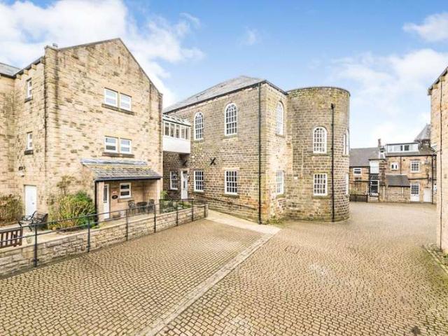 Flat for sale in Otley, West Yorkshire
